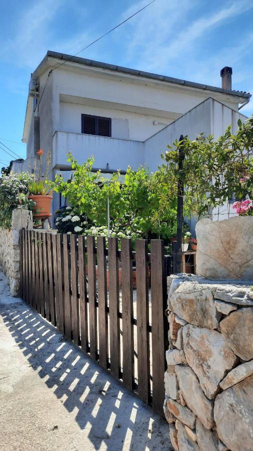 Apartment Pinoapplosinj 베리로신즈 외부 사진